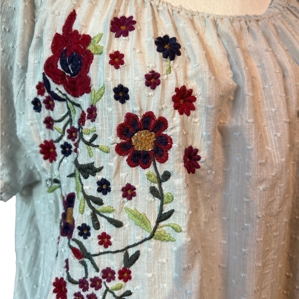 SUNDANCE SOFT GRAY PULLOVER TOP WITH PRETTY EMBROIDERY SHORT SLEEVES SIZE LARGE - Picture 5 of 12